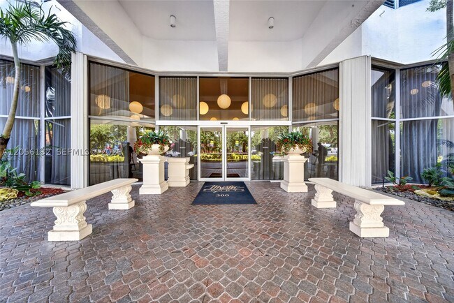 Foto del edificio - 3600 Mystic Pointe Dr