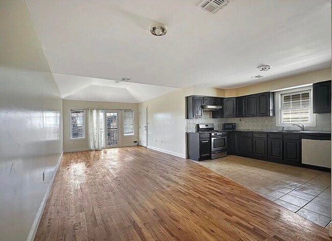 Building Photo - 76 Dales Ave