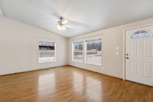 Building Photo - Great 2 bedroom, 2 bath, long term rental ...