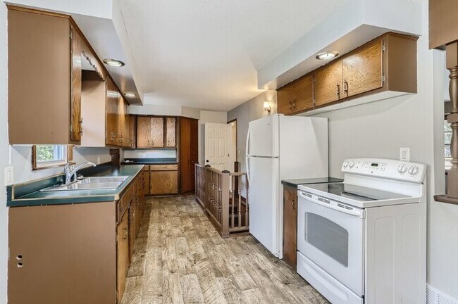 Building Photo - 5762 W Broadway Ave, Crystal, MN, 55428