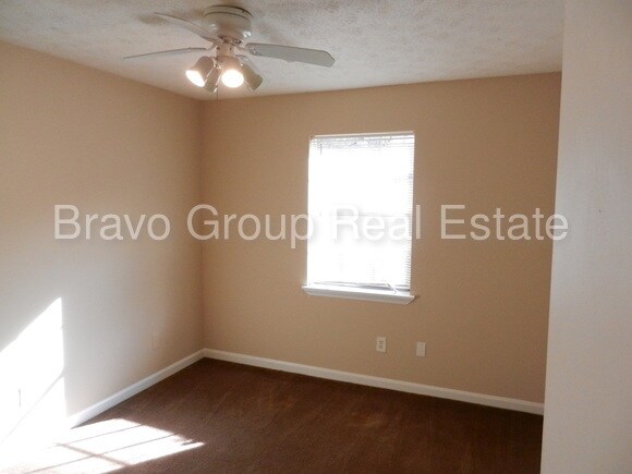 Building Photo - 609 Post Oak Rd