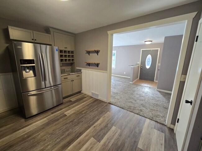 Building Photo - 2728 Edgewood Dr