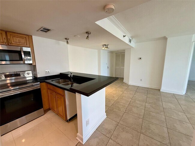 Building Photo - 770 Claughton Island Dr