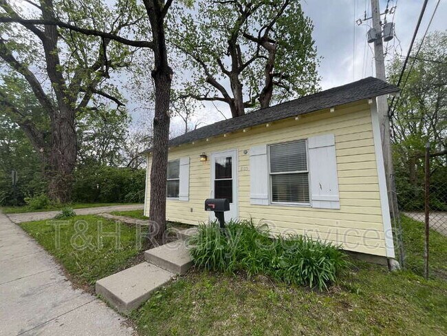 Photo - 1115 E North St House