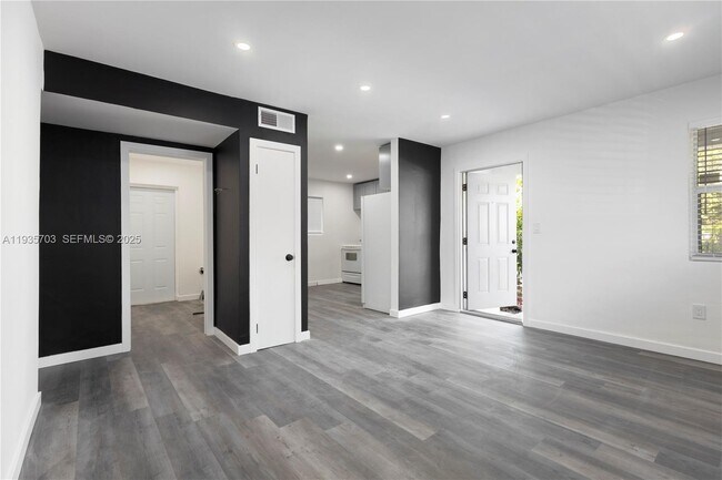 Foto del edificio - 28 NW 34th Terrace