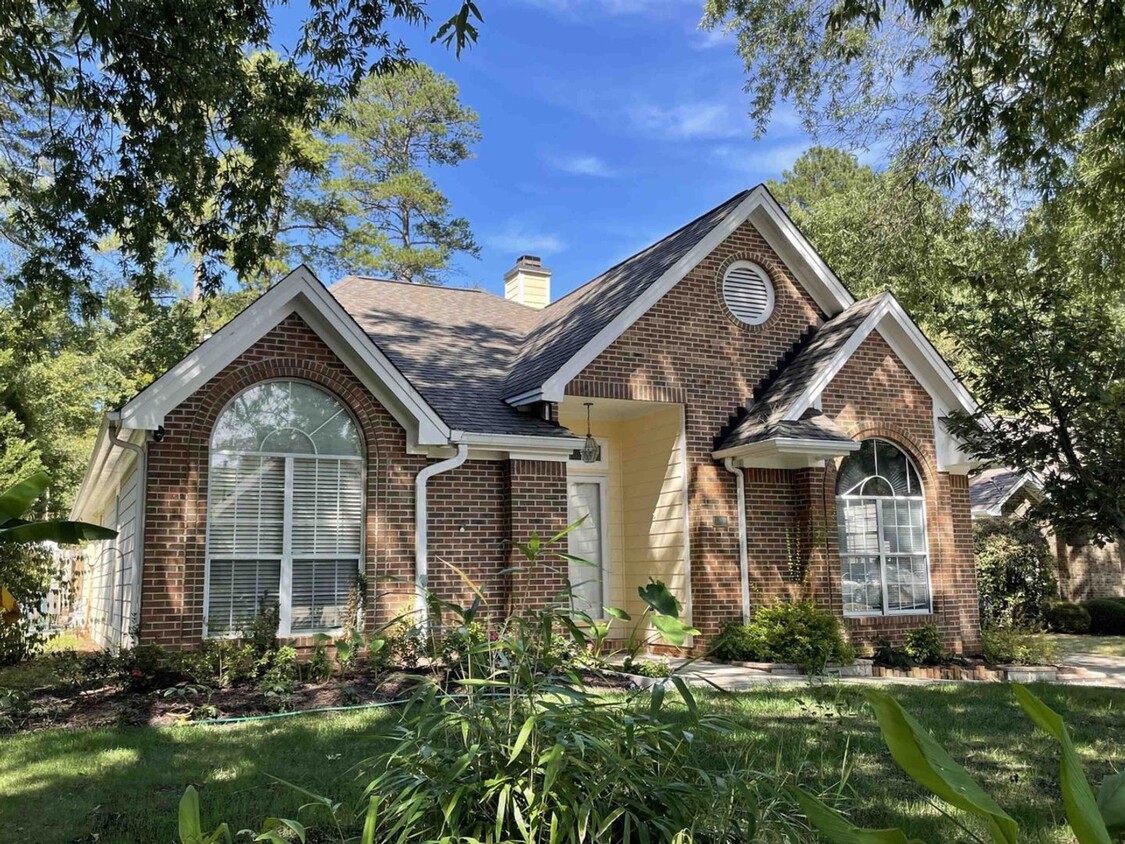 Primary Photo - Elegant brick-front home in quiet neighbor...