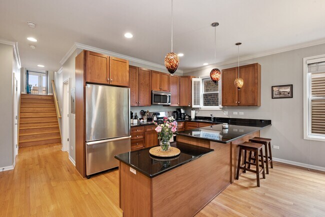 Foto del edificio - 3350 N Southport Ave