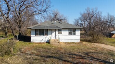 Building Photo - 1637 Bishop Bobby L Williams Dr