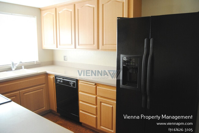 Building Photo - Fair Oaks Condo