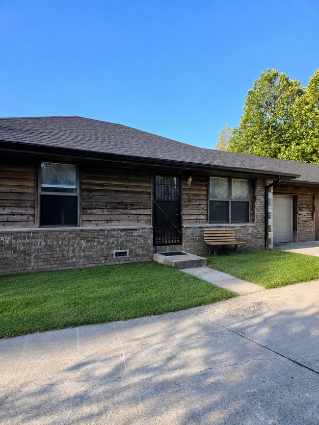 Building Photo - 943 N Homewood Ave