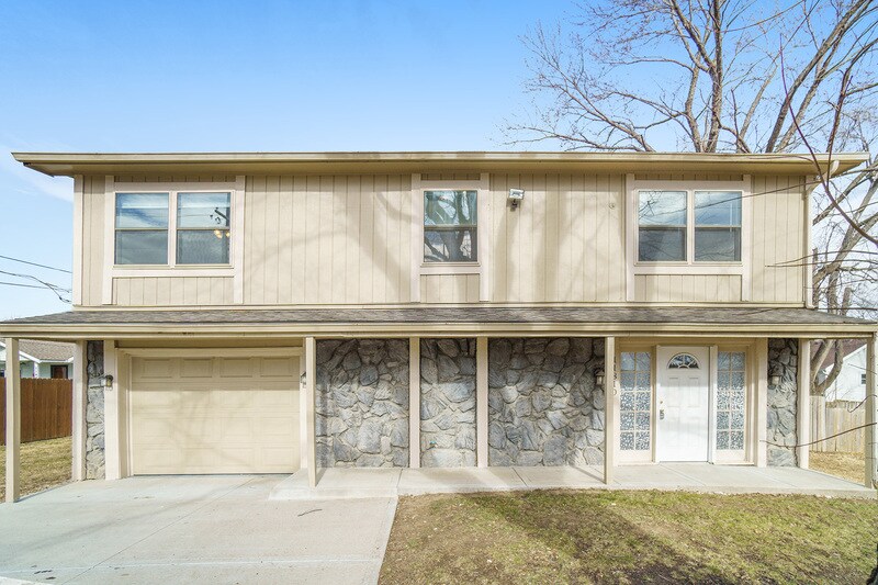 Foto principal - 11810 W 79th St