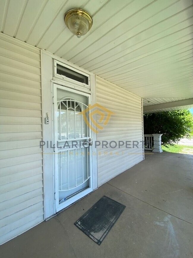 Foto del edificio - Updated "Country Charmer" in the City, 4 B...