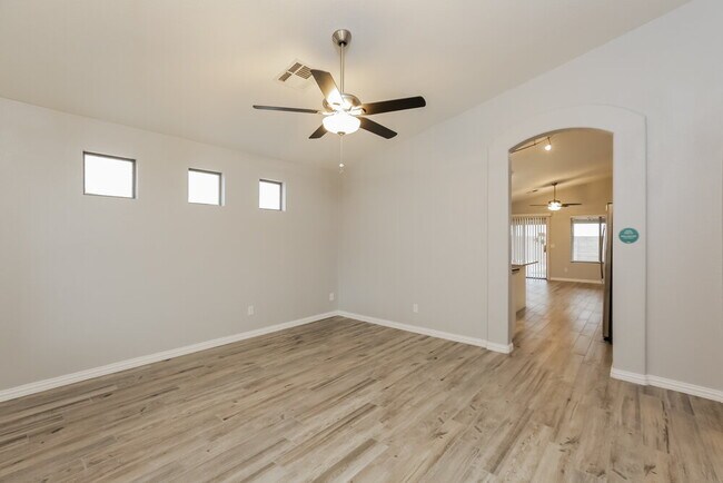 Foto del edificio - 953 E Greenlee Ave