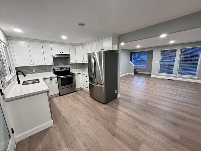 Foto del edificio - North End 4 bdrm Beautiful Home with Amazing Master closet!!