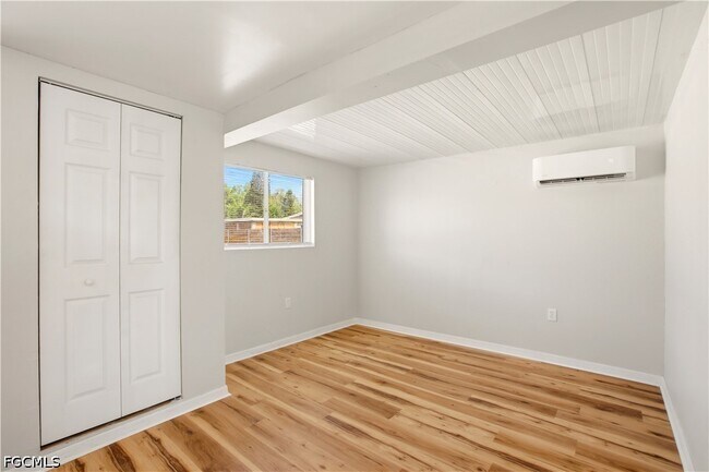 Foto del edificio - 1640 Daniels Dr