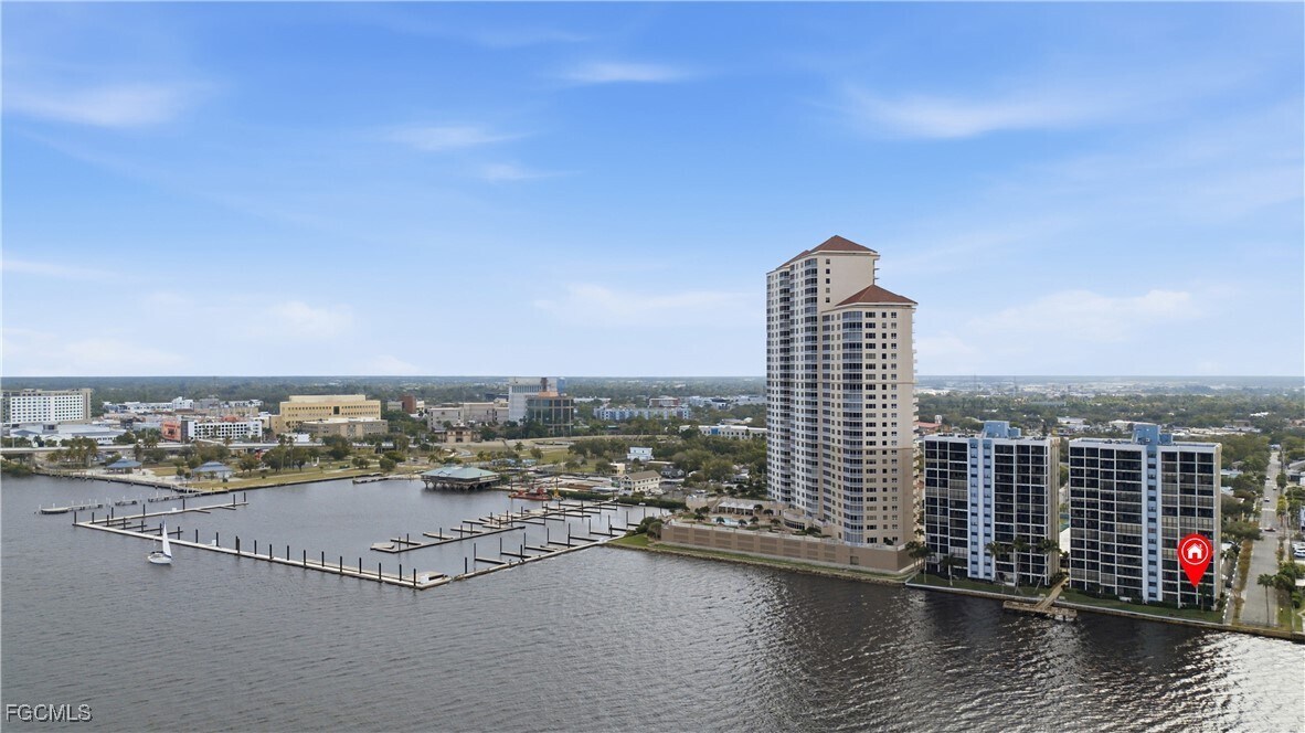 Building Photo - 1925 Clifford St