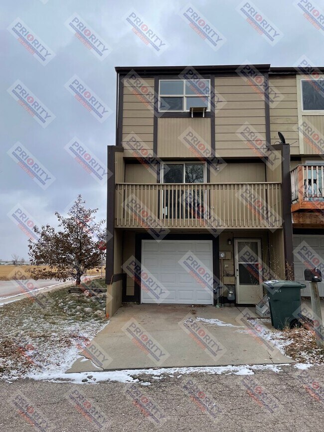 Building Photo - Property Agent Owned