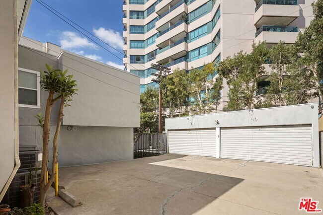 Building Photo - 10481 Ashton Ave