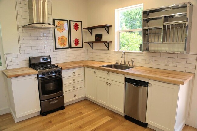 Foto del edificio - 2206 Parkway Dr