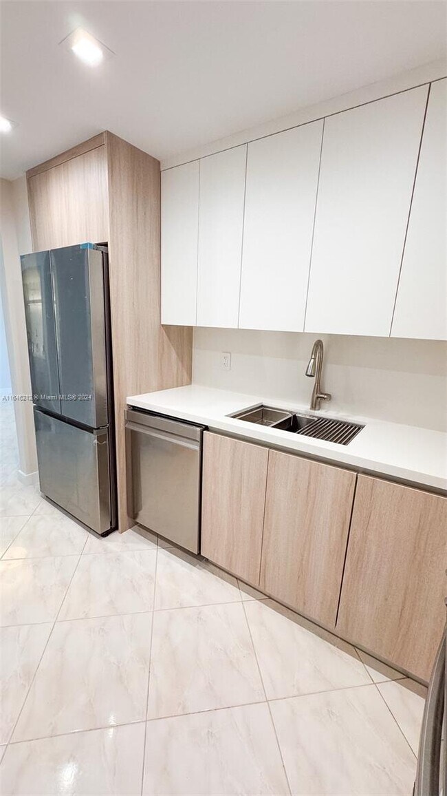 Foto del edificio - 400 Kings Point Dr