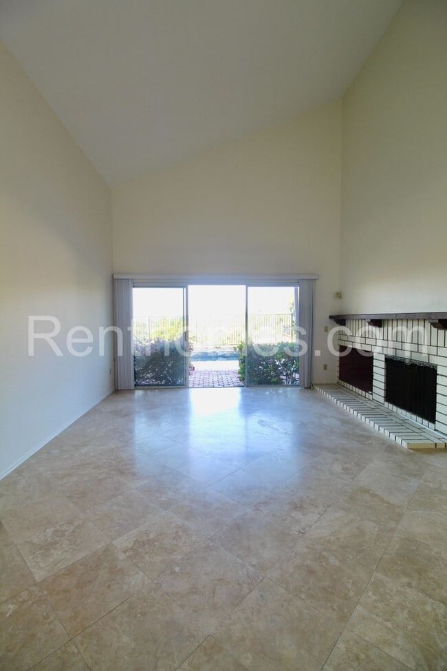 Building Photo - 10258 Grayfox Dr