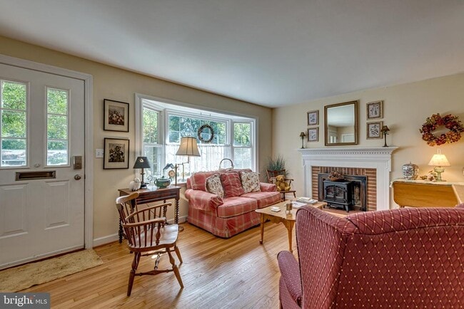 Foto del edificio - 318 Hollyberry Rd