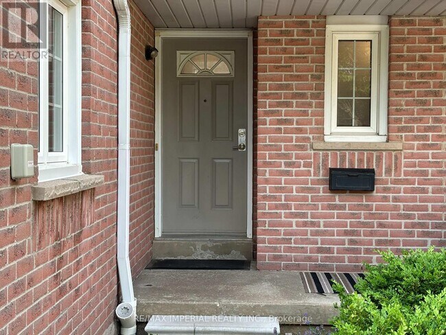 Photo du bâtiment - 5205 Glen Erin Dr