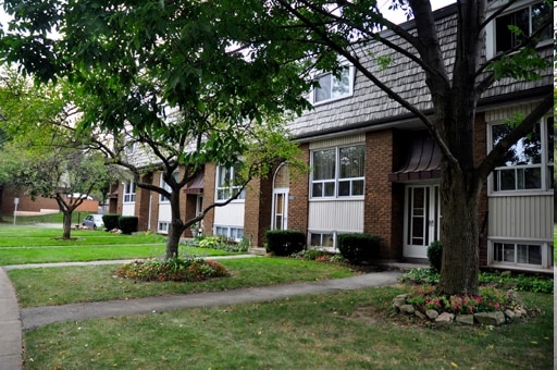 Building Photo - Georgian Court Townhomes