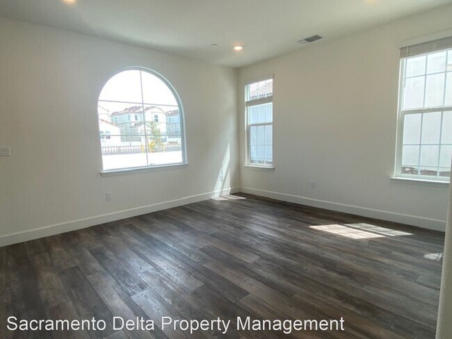 Foto del edificio - 3 br, 2.5 bath House - 7920 Titan Dr