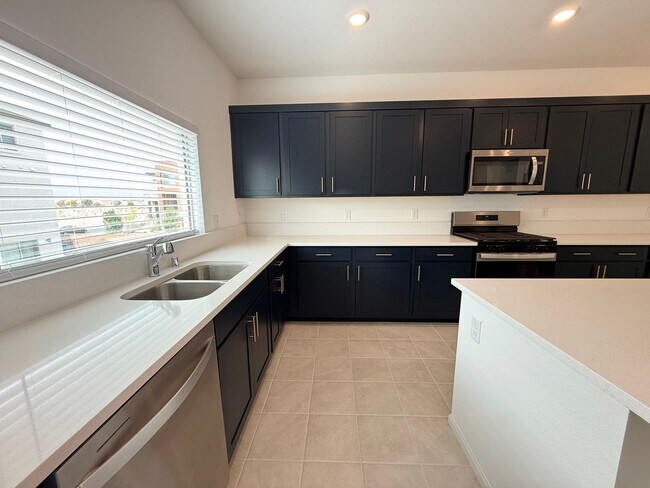 Foto del edificio - Brand-New 3-Story Home in Southern Highlands with 5 Bedrooms & Designer Kitchen