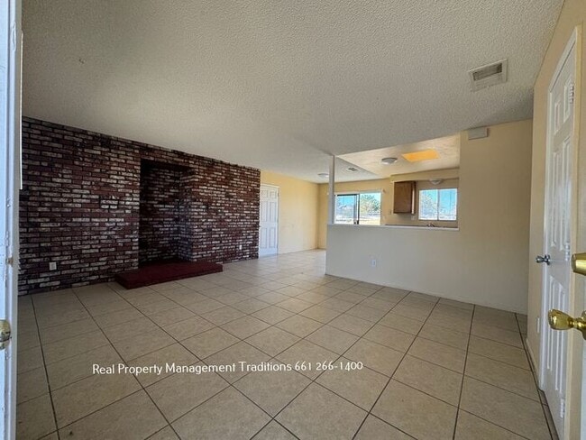 Building Photo - Cozy 3 Bed, 1 Bath