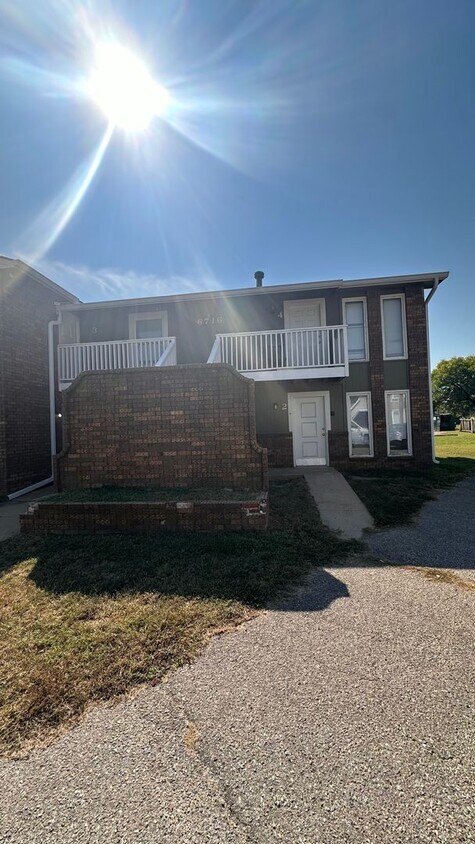 Foto principal - $775 - 2 bed 1 bath - Second floor Apartme...