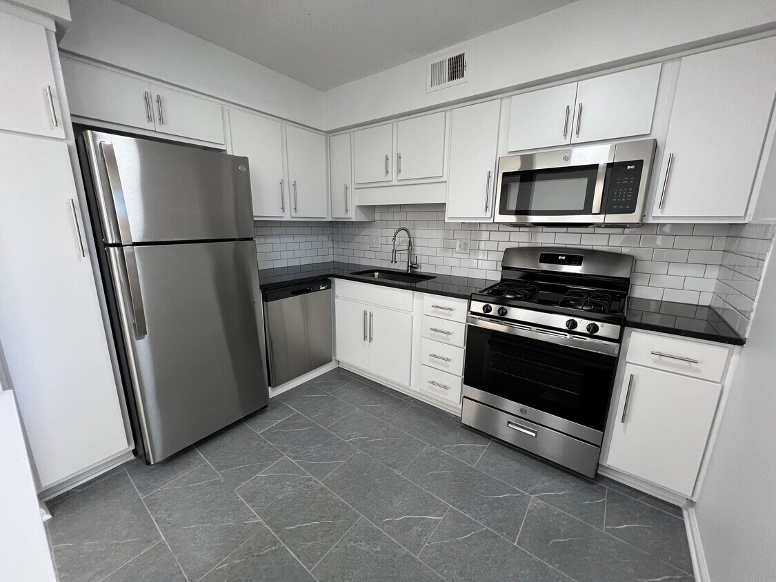 Fox Run Apartments Apartments 7650 Goddard St Shawnee, KS