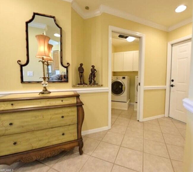 Foto del edificio - 8076 Queen Palm Ln