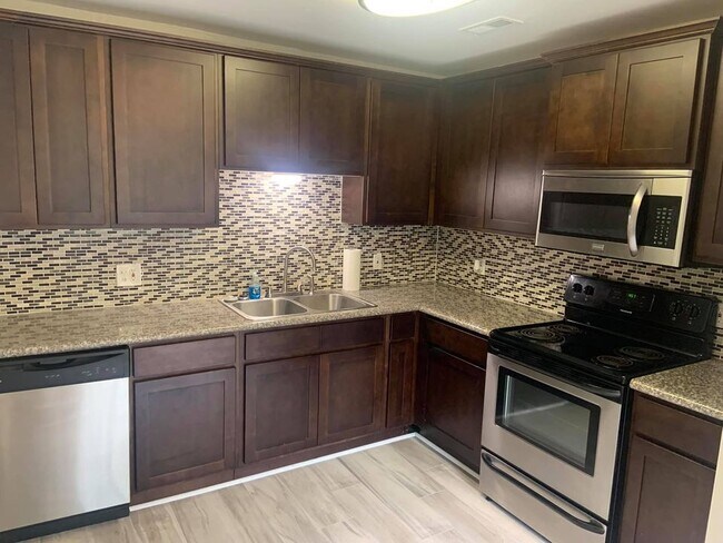 Building Photo - 320 Rodenberg Ave