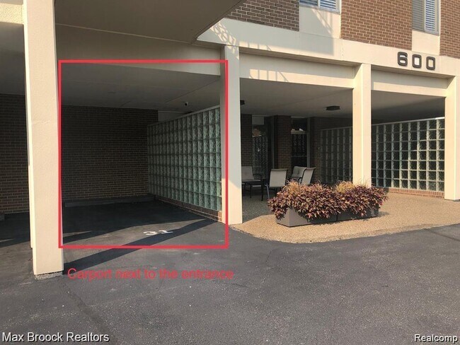 Foto del edificio - 600 W Brown St