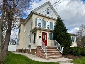 Building Photo - 302 Walnut Ave