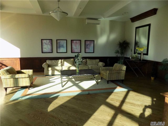 Foto del edificio - 130 Post Ave