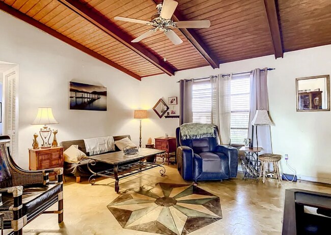 Foto del edificio - 5894 Longbow Ln