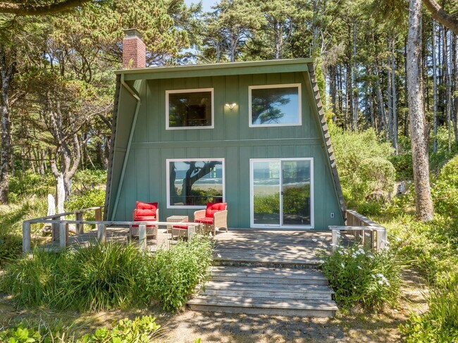 Foto del edificio - Beautiful Ocean Front Home in Seal Rock!