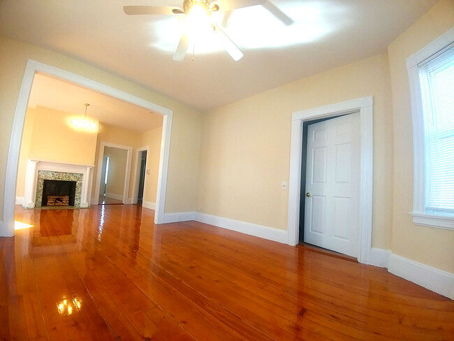 Building Photo - 97 Barrows St