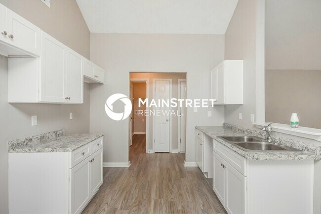 Building Photo - 3 Bedroom Pet-Friendly Home in Lithonia, GA with Main Street Renewal