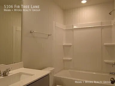 Foto del edificio - 5106 Fir Tree Ln