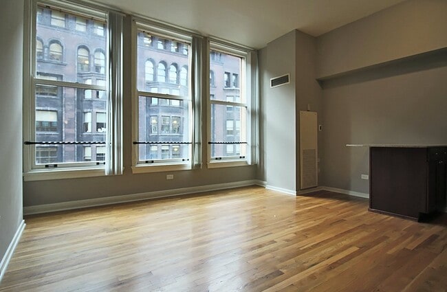 Building Photo - 349 S Dearborn St