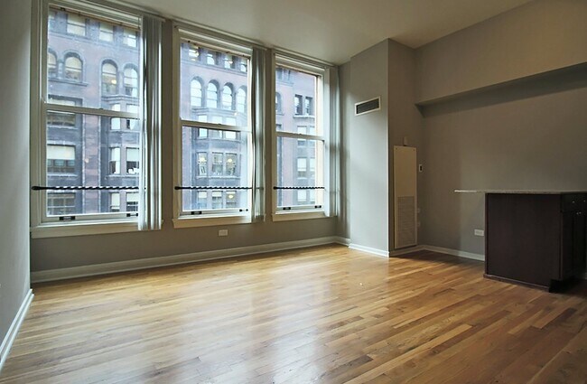 Foto del edificio - 349 S Dearborn St