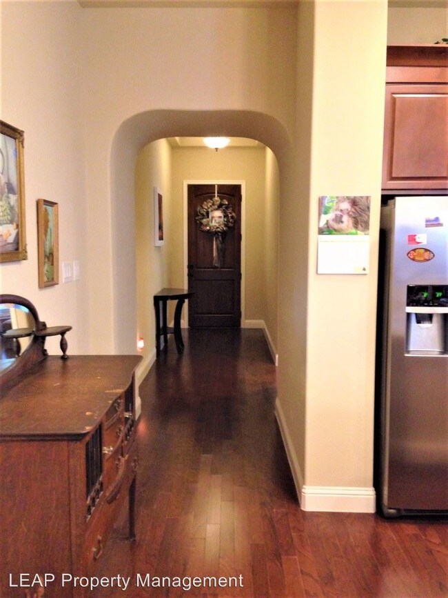 Foto del edificio - 5229 Kentwood Dr