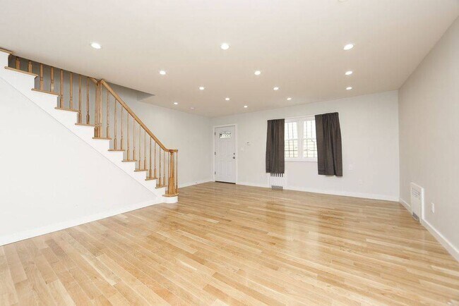 Building Photo - 533 Schenck Ave