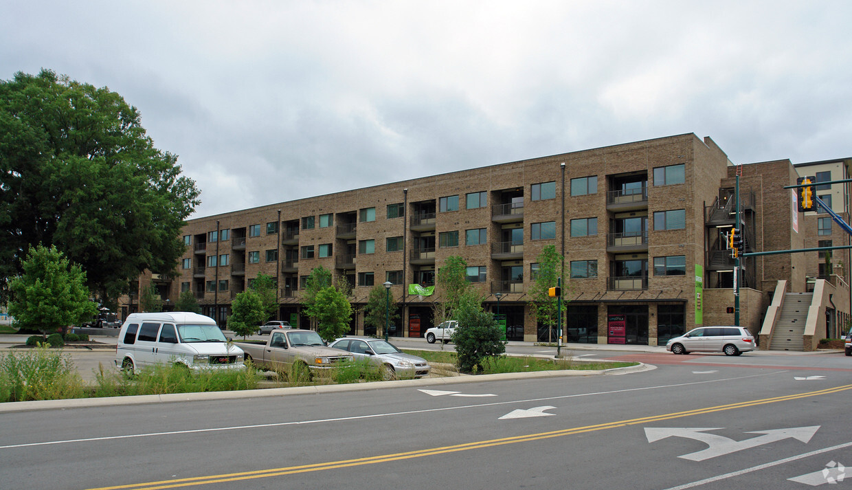 Primary Photo - One North Shore Condominiums