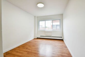 Building Photo - 809 Av. Bloomfield