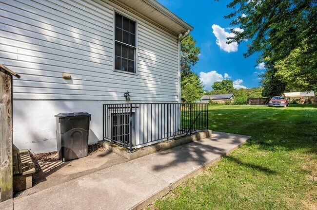 Building Photo - 952 Linwood Rd